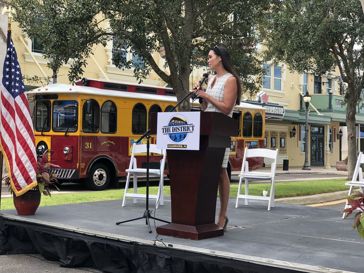 ClearwaterArea's tweet photo. What a great morning celebrating @TheDistrictCLW! 

Be sure to head down to The District in October to see Chalktober Fest masterpieces! 

https://t.co/gDOn36Ndwz https://t.co/MHj4eiexal