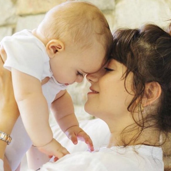 nocontextfiko's tweet photo. iyiki doğdun benden küçük görünen güzel annem @HazalKaya110 https://t.co/H9U5LJLi18