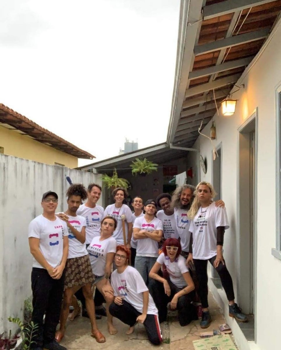 Ed_Marte's tweet photo. Arte é vida e conexão com BH em sua diversidade. É uma forma de luta também que estende os braços pro mundo. Vamos em frente! Com arte sempre.
#bhEDtodes #democracia #muitas #lgbtqia #nãobinarie #artebh #culturabh #academiatransliteraria #lgbtqia+ #lgbt https://t.co/RkoJG2iQDy