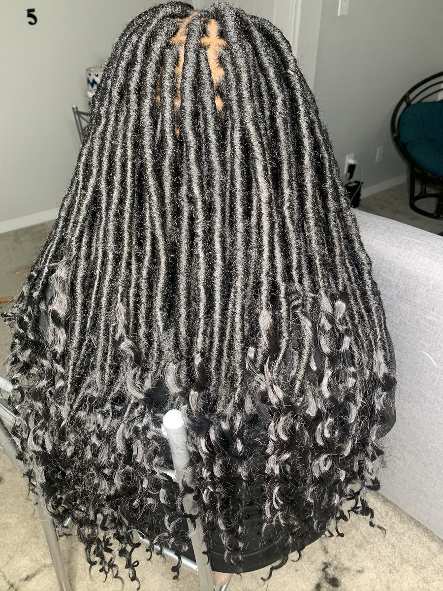 Nkndco's tweet photo. Take a look at this beautiful locs 😍💞~Crowned by crystal
•
BOOK YOUR APPOINTMENT NOW!
•
#welovetoseeit #crownedbycrystal❤️🤧 #braids #boxedbraids #updos #knotlessbraids #twists #dfwhairstylist #dallashairstylist #fortworthhairstylist #crotchetbraids #locstyles #tribalbraids https://t.co/RHrSMI0NFo