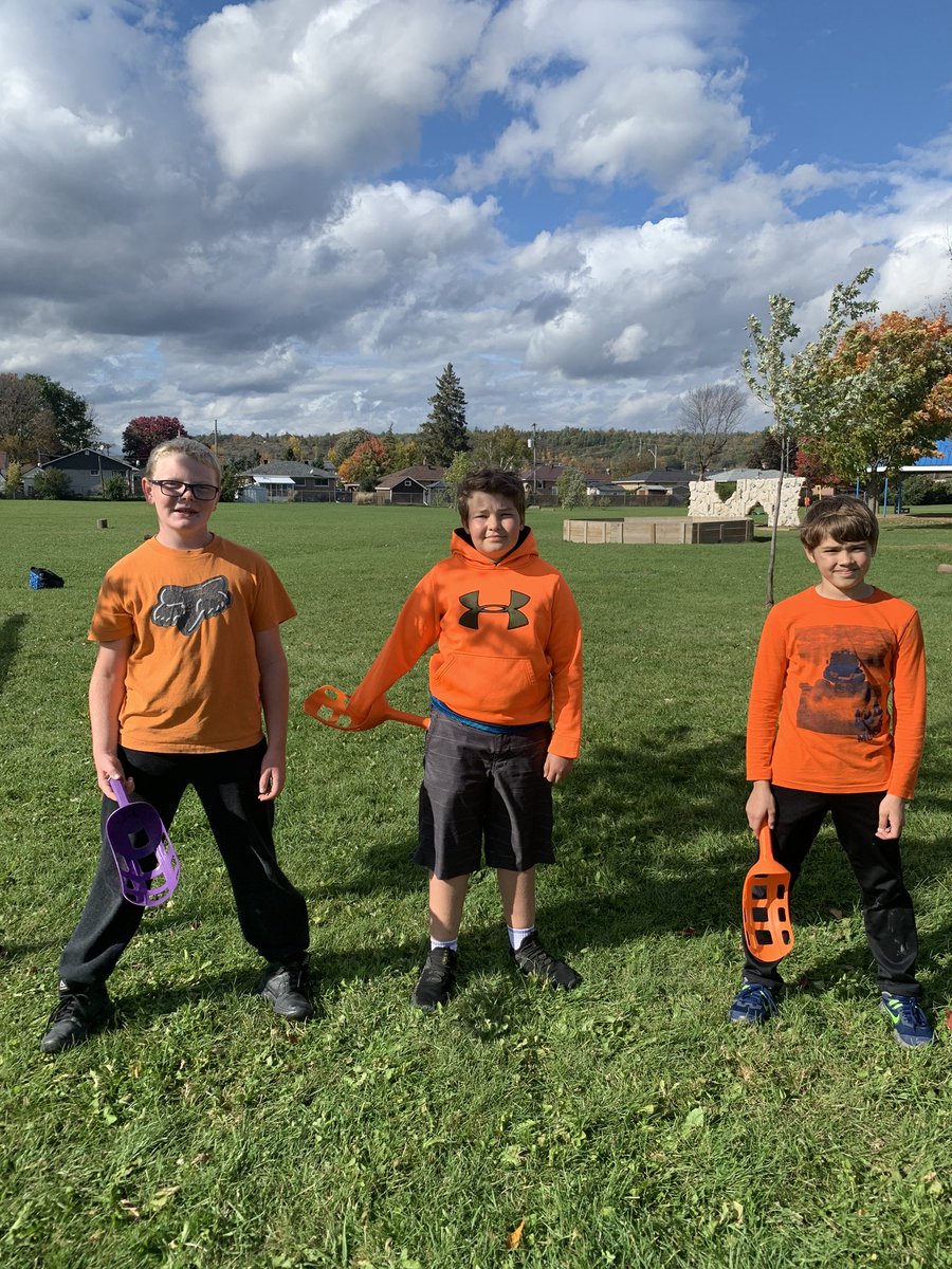 fatimaRCCDSB's tweet photo. Staff and students wore orange today to raise awareness and stand in solidarity with our indigenous brothers and sisters! @RCCDSB #FatimaForce #everychildmatters https://t.co/kg3J64RbCb