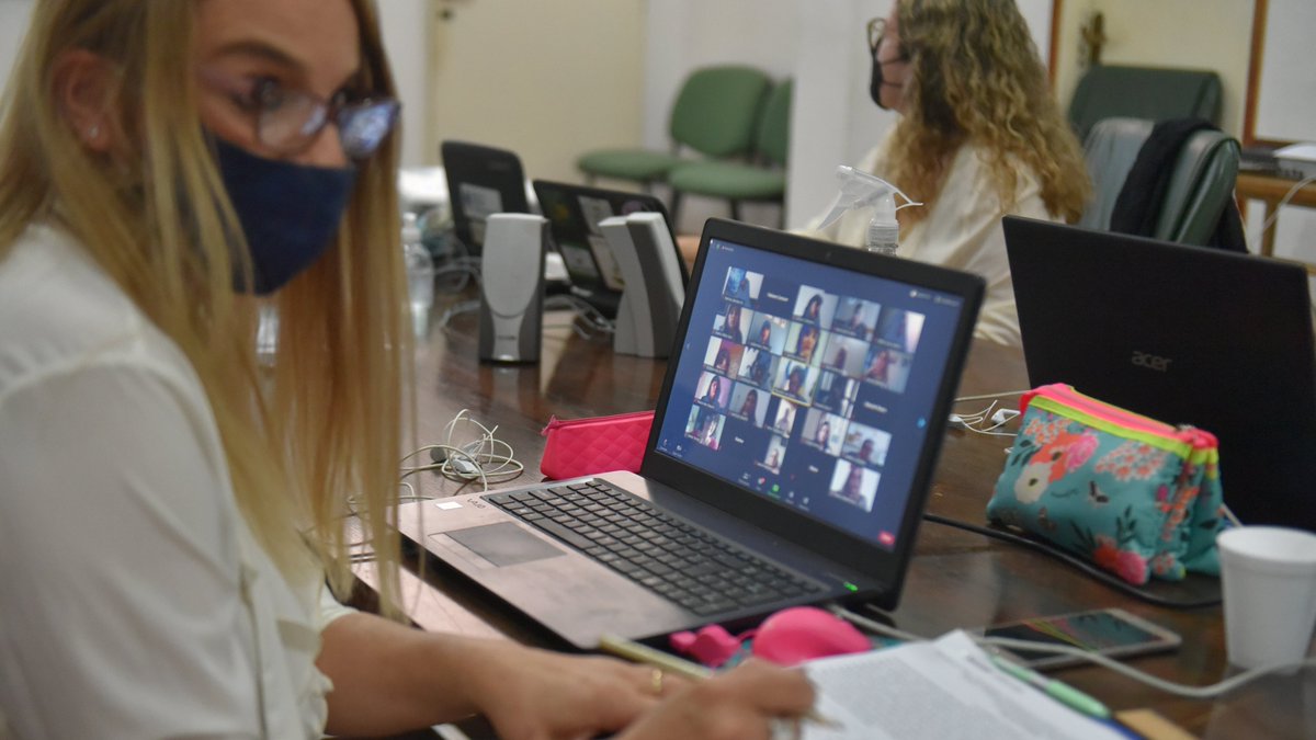 BAeducacion's tweet photo. Se realizaron los primeros actos de promoción en el que 16 merituados/as de las regiones educativas 17 y 23 asumieron sus cargos de Directivos/as Titulares de escuelas primarias. El acceso se dio por medio del concurso de títulos, antecedentes y oposición iniciado en el año 2018. https://t.co/0SDCc3HMip