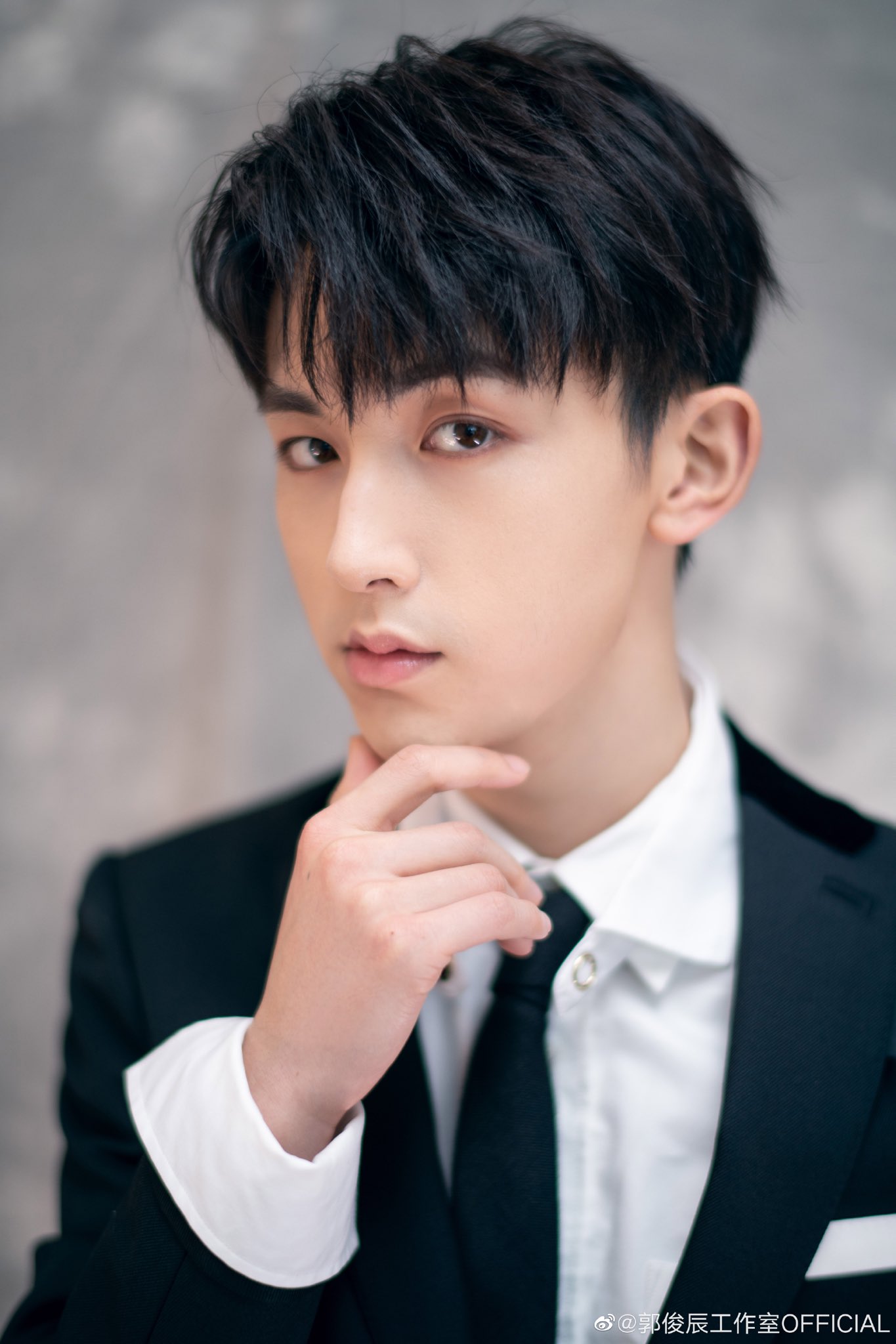 Happy 23rd birthday to  Catch him next in dramas Meeting You, Going to 18, and Bai Ling Tan! 