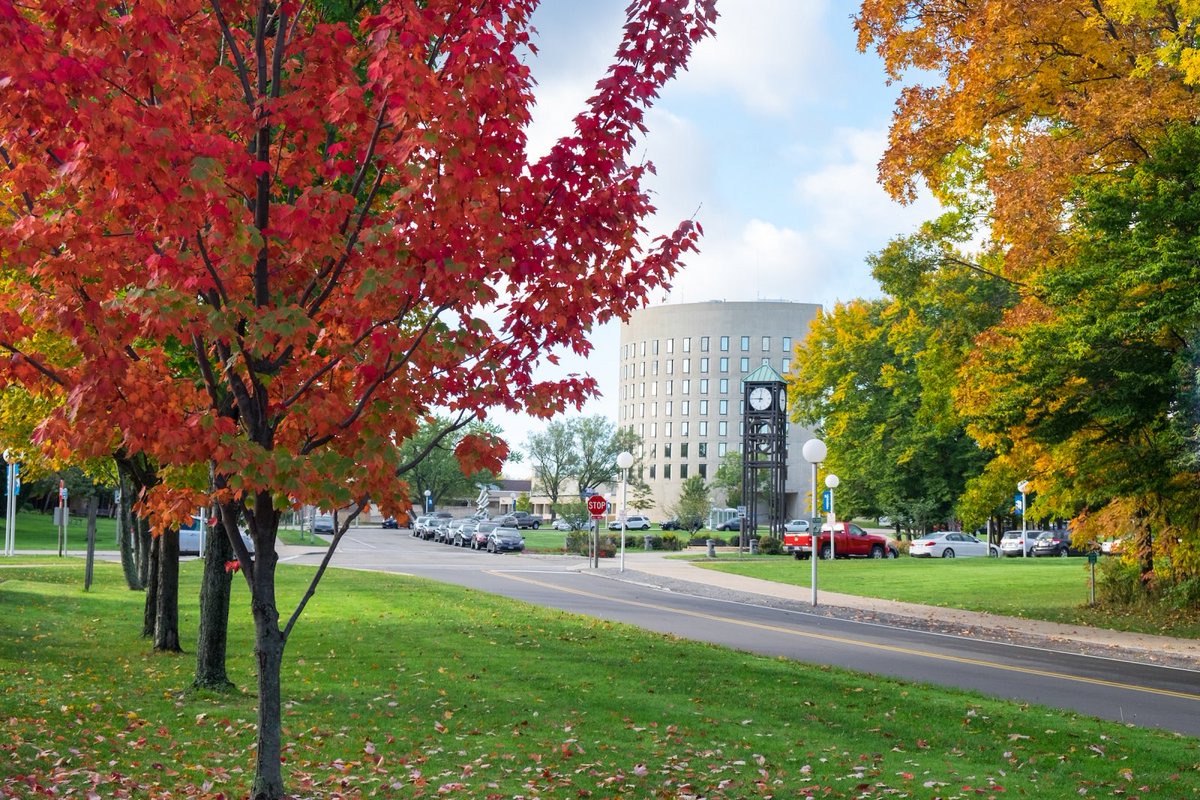 So great to show off #FredInTheFall today! <a href="/FredoniaU/">SUNY Fredonia</a>  and <a href="/FredBlueDevils/">Fredonia State Athletics</a> looking good #MaskedUp