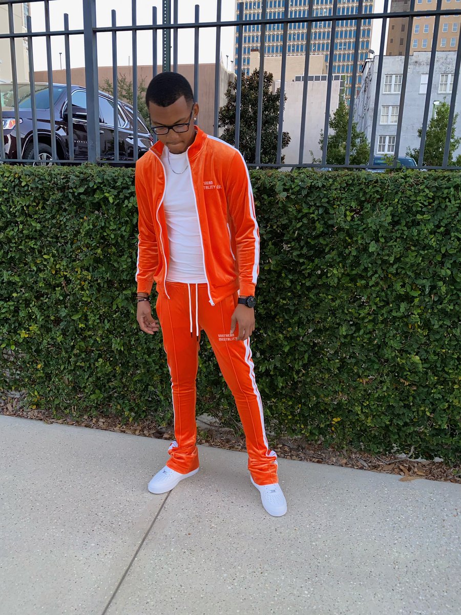 I’m too humble for em guess that’s why they thinking I was sweet 🤷🏽‍♂️⚡️ 
Ig: southernmentalityco 
#fall/winter velour collection ⚡️⚡️⚡️