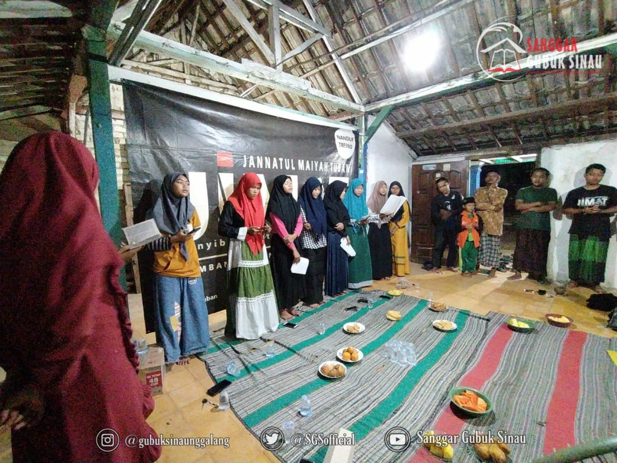 SGSOfficial_'s tweet photo. "Andai saja kita memiliki kemampuan untuk selalu mengingat. dari mana kita berasal hingga sampai bisa menjadi saat ini, mungkin kita tdk akan menyakiti sesama makhluk" 
Bung Muji. 
#sgssept #diaryofsgs #sinaubareng #maiyah #maiyahan  #jimattuban https://t.co/GvLgZPaLSR