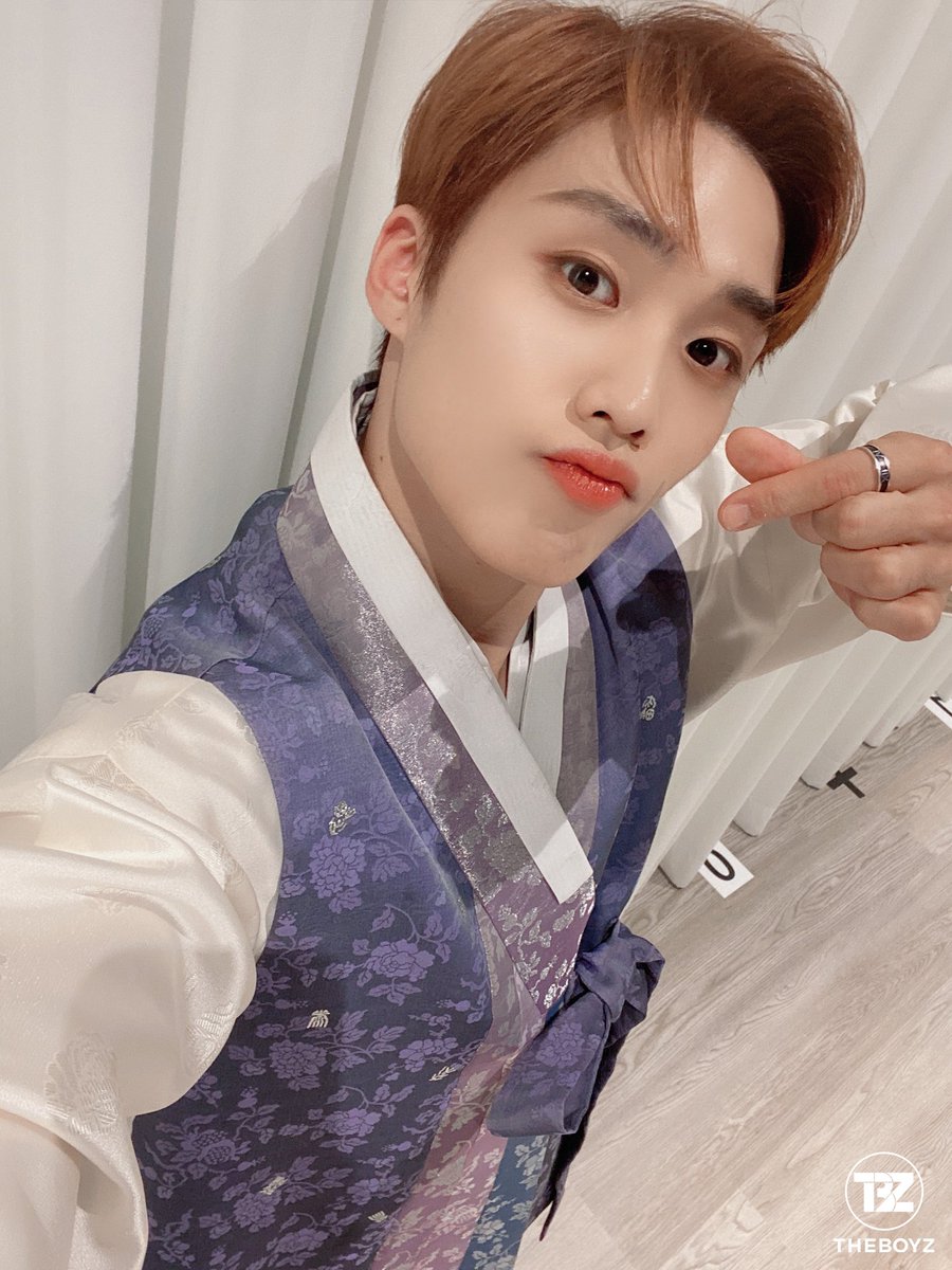 jacob_archive's tweet image. 201001 THE BOYZ 보름달 라이브 비하인드🌕

#더보이즈 #ドボイズ #THEBOYZ #제이콥 #ジェイコブ #JACOB