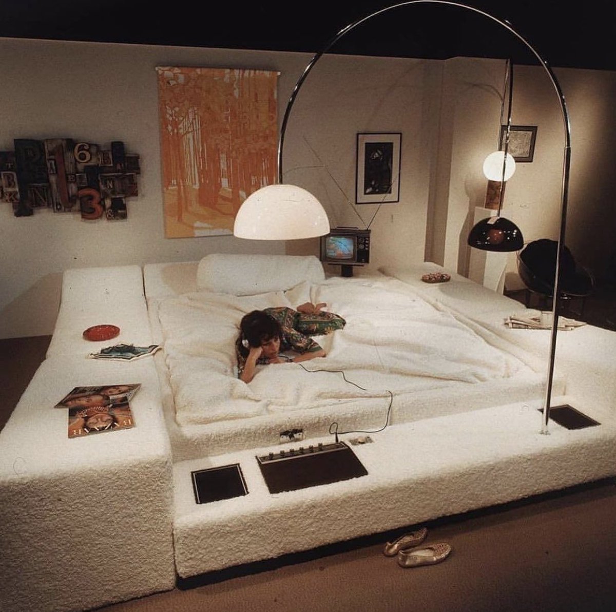 ‘Pleasure Island’
• cama de agua diseñado por Aaron Donner
• Foto tomado por Heinz Kluetmeier, 1971
* Recomendación: Escucha “Right On” de Marvin Gaye mientras veas, analizas y más que nada disfrutas esta foto tan perfecta!