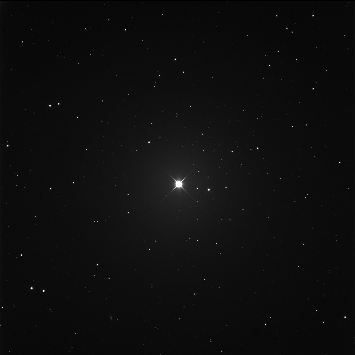 AstroEsfm's tweet photo. #StarryThursday
The lifetime of a star is related with its mass (t= cte M^-3), so the larger the mass the less the star will live. The typical mass of a G-type stars is 1 Ms (=solar mass) and they have a lifetime of about 10^10 years.
Another example of G-star is 61 Virginis https://t.co/7QbPo0eiKN