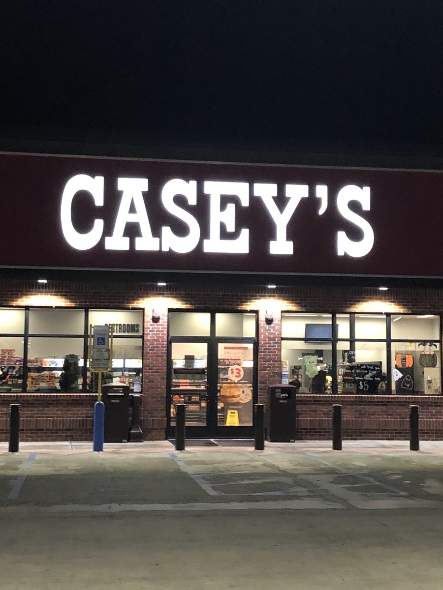 BannerMarcy's tweet photo. Spending some💰💰 @caseysgenstore hoping it’ll bring @BrianBrown21 a lil 🍀 this weekend @WorldofOutlaws @WilliamsGrove #NationalOpen #SupportThoseThatSupportRacing 🏁🏁 https://t.co/2L87xk2vfL