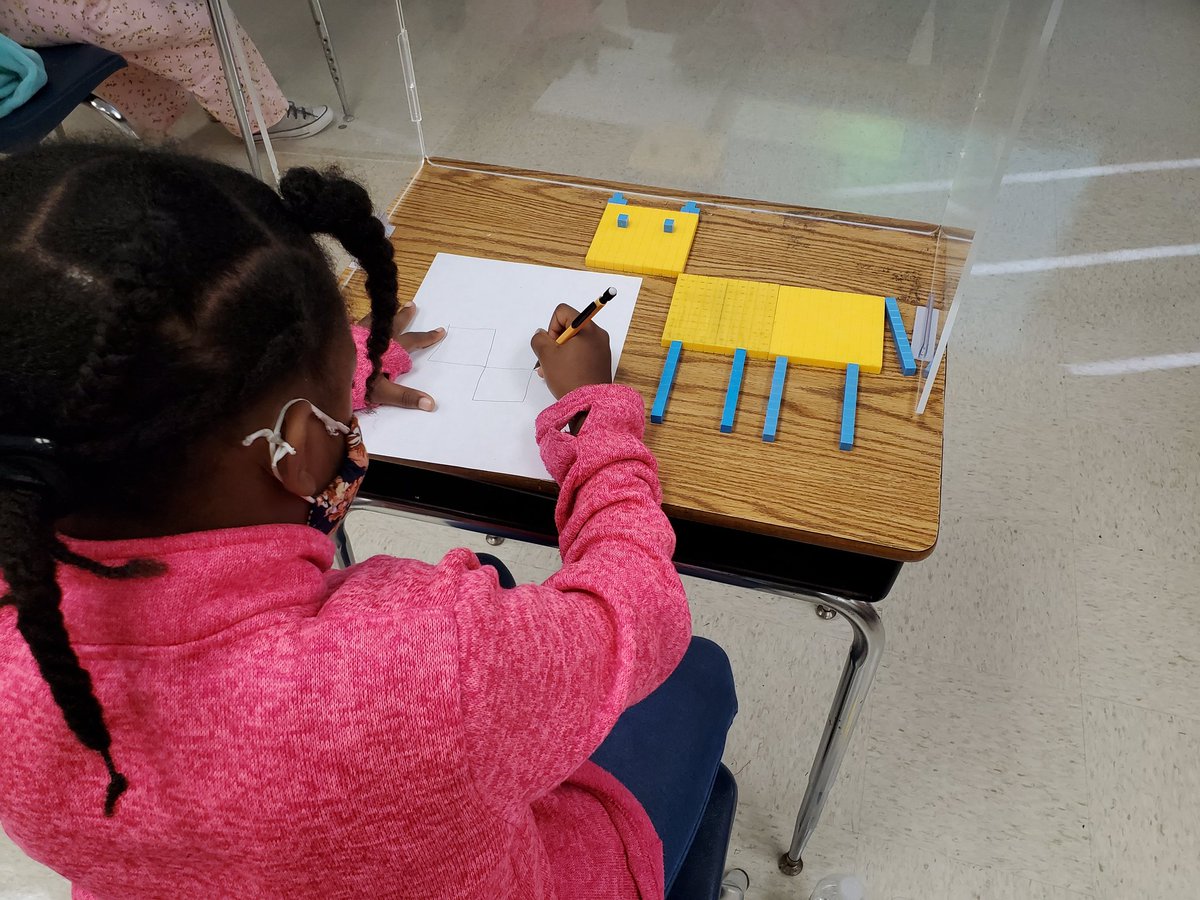 kanteach's tweet photo. Fun day in Math today! Figuring out the value in decimals of their base ten animals they created. #OneTeamOneMissionOneRockHill #mathisfun https://t.co/NaI41UH8RN