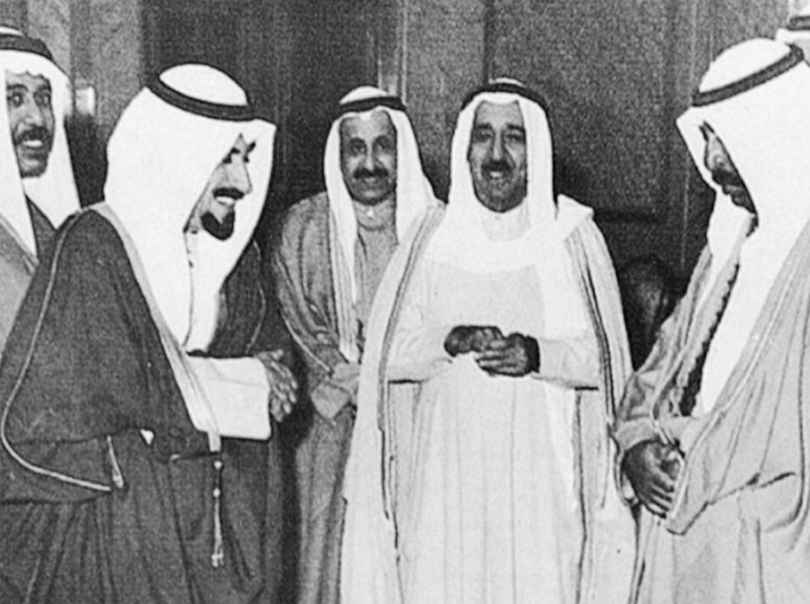 عسى القبور الي خذت ناس غاليين 
تهطل عليها من السحايب غمامه 
 
ادعوا لهم يا أهل الدعاء والمصلين
دعوة محبن مابها من ملامه 

#الشيخ_صباح_الاحمد_الصباح 
#امير_الانسانيه