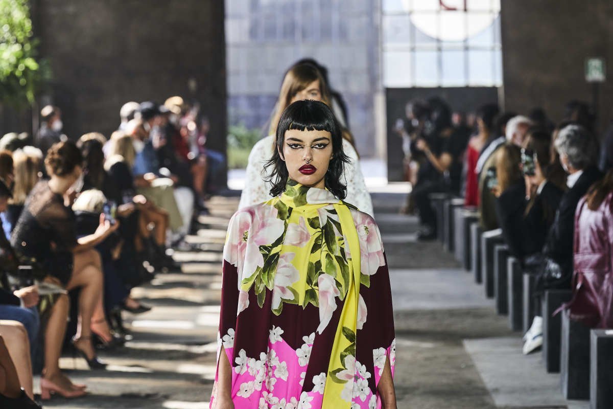 MySmallStoreMN's tweet photo. Valentino bets on a #SuperSized rockstud for Spring 2021 🌸 

What's your opinion on this?

https://t.co/kaspbH9neQ #Bet #Rockstuds #Valentinos https://t.co/nIUVA9Bqqo