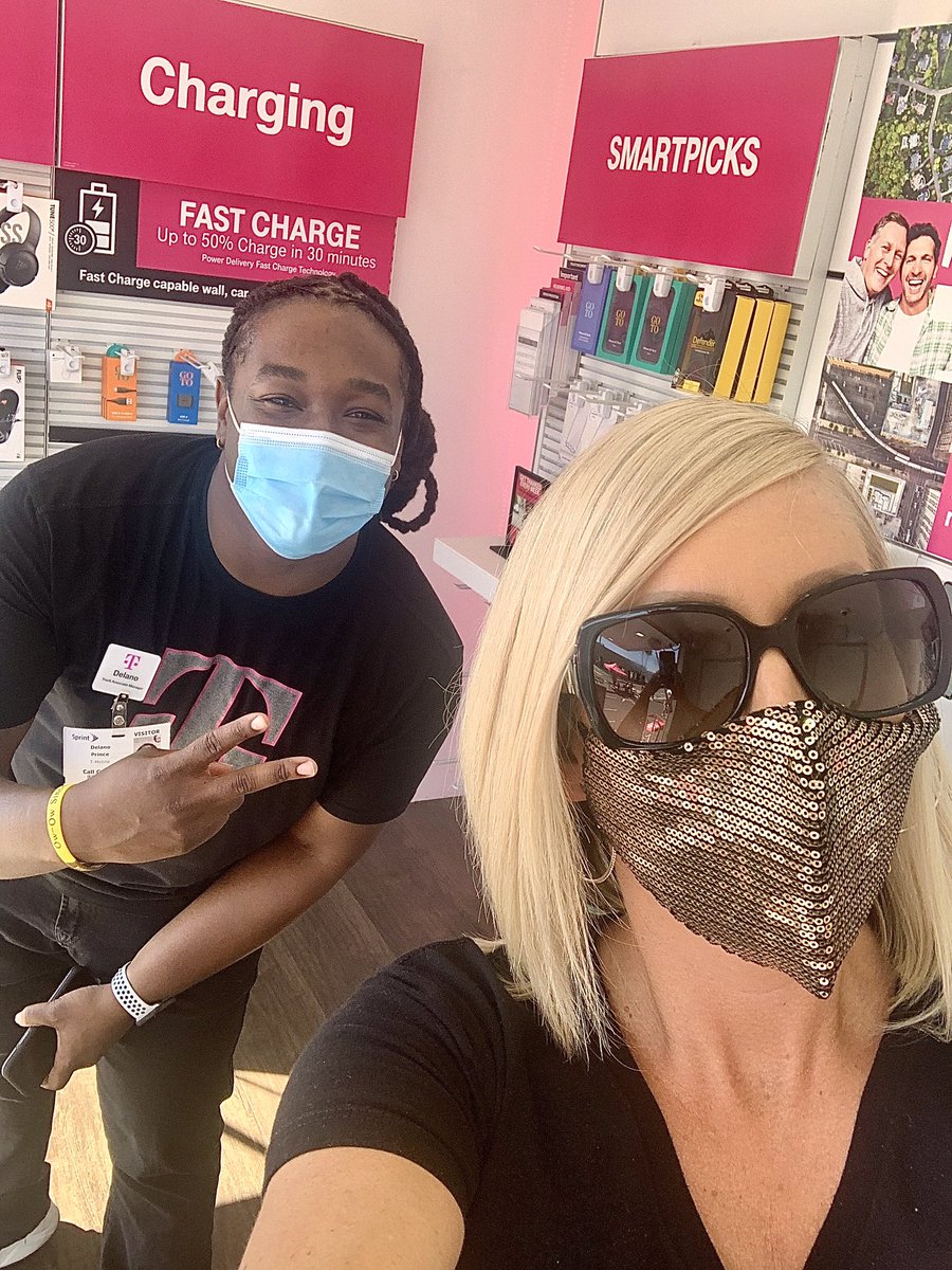 Swag Drive Thru Day 1 for Sprint Business TEX Launch in the books!! 🚚🚚🚚 Thank you to the @TMobileTruckLV for coming through and supporting! What a Day of fun! 

#FamousForCare #TFB #TMobileTruck #SBTEX