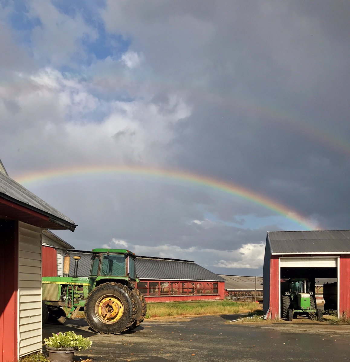 jtiltonflood's tweet photo. I didn't plan to see this but then again the unplanned is what makes this life worth something. #Maine #MaineFarms https://t.co/D2GOtIg4HK