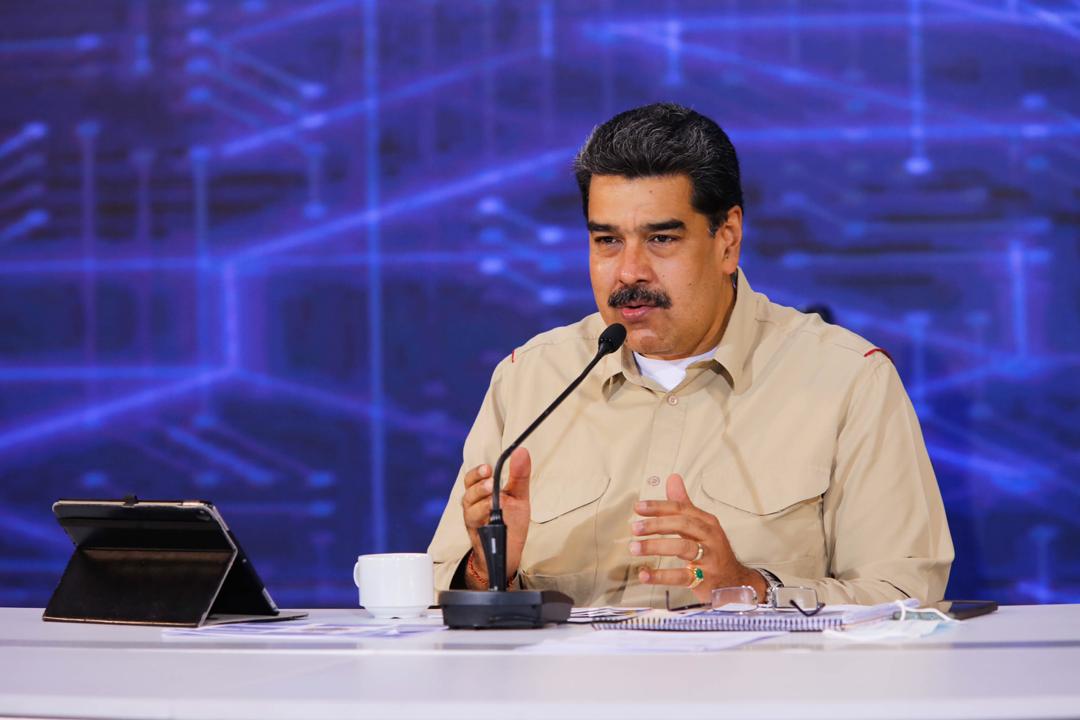 Nicolás Maduro (@nicolasmaduro) on Twitter photo ¡Pueblo Venezolano! A pesar de los ataques externos comenzamos a producir la gasolina que necesita el país con el levantamiento de dos refinerías. Por ello, aprobé el Plan de regularización del suministro de gasolina desde el #5Oct y hasta el #5Nov. ¡Avanzar y Vencer! ¡Pueblo Venezolano! A pesar de los ataques externos comenzamos a producir la gasolina que necesita el país con el levantamiento de dos refinerías. Por ello, aprobé el Plan de regularización del suministro de gasolina desde el #5Oct y hasta el #5Nov. ¡Avanzar y Vencer!