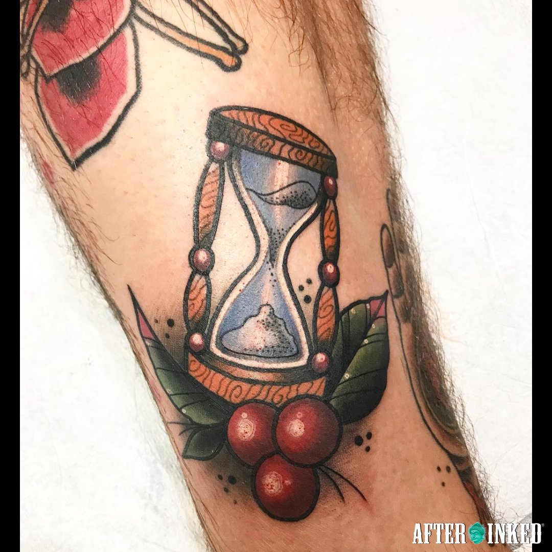 AfterInked's tweet photo. #WorkoutWednesday #WellnessWednesday #Humpday #afterinked #proudusers #formulatedforperfection #afterinkedeveryday #tattooaftercare #vegan #watches #watch #fashion #style #blackandgrey #time #clocktattoo #blackwork #clockworktattoo #ramostattoo_ #sarahmillertattoo #tat2marks https://t.co/2eTPyztUSU
