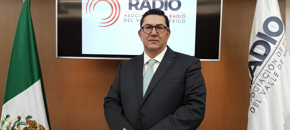Quiero compartir con todos mis amigos la satisfacción y el orgullo de hacer radio. Gracias por la confianza.