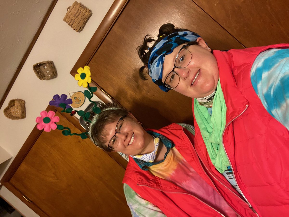 Sisters Chris and Rebecca are all decked out for wacky Wednesday.😊⁦<a href="/WCHCS_BelleAire/">Belle Aire Intermediate</a>⁩ ⁦<a href="/WCHCS/">WCH City Schools</a>⁩