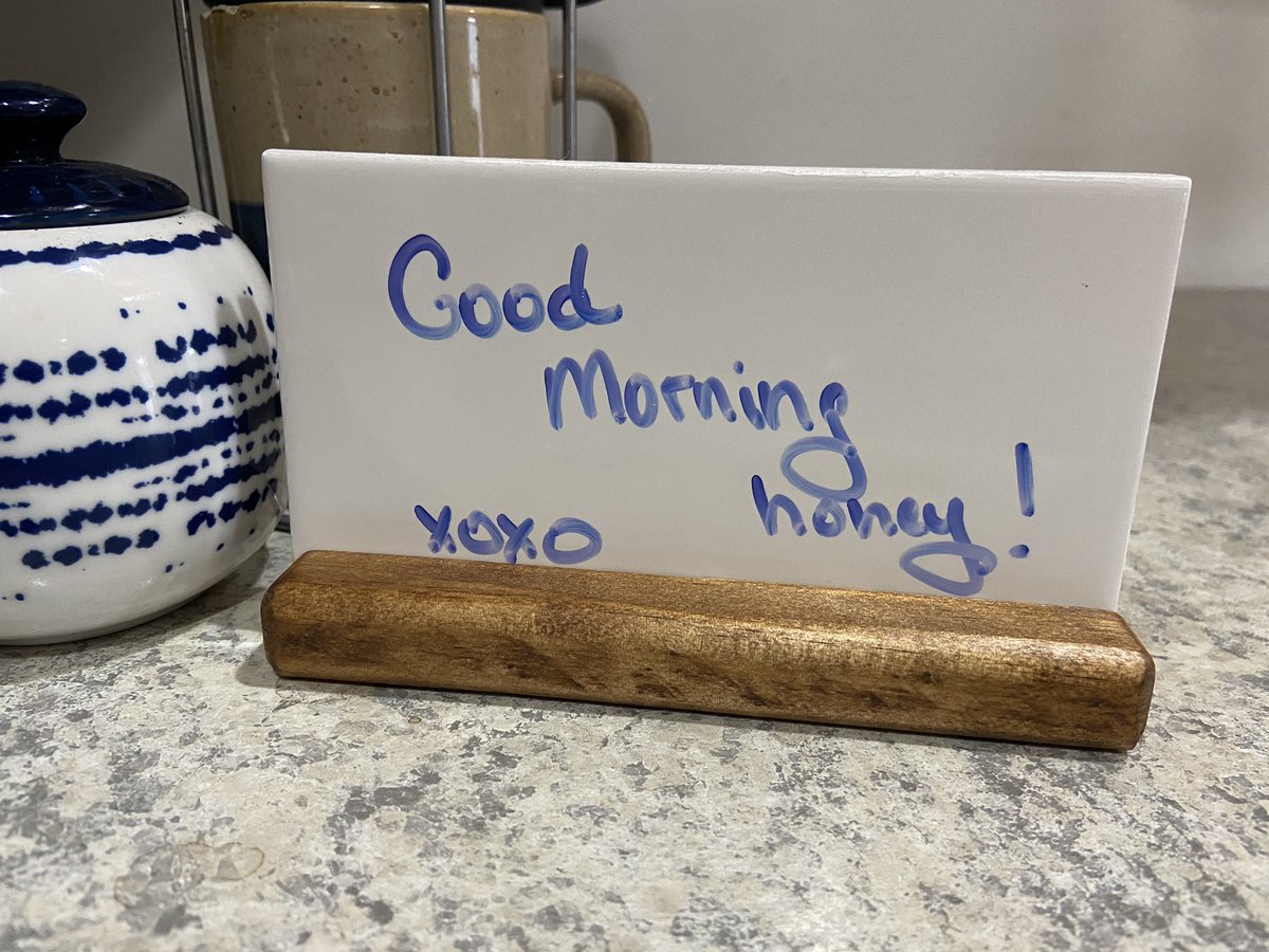 MJhomecreations's tweet image. For all the coffee lovers, I made these simple but cute coffee signs.  On the backside, there’s a dry erase message board so you can write a message to someone special.  #coffeebarsigns #coffeebardecor #countertopdecor #etsy #kitchendecor