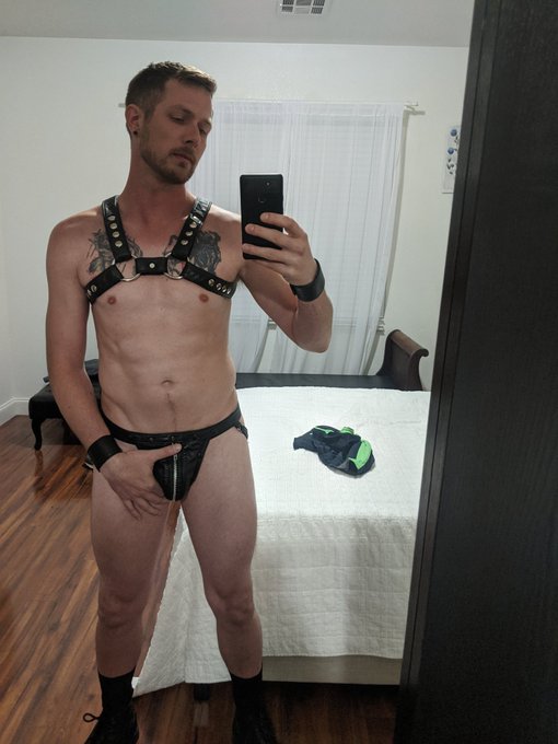 My favorite part about working on set is all the sexy fetish wear. 🥰 https://t.co/Lz6w9cogX8