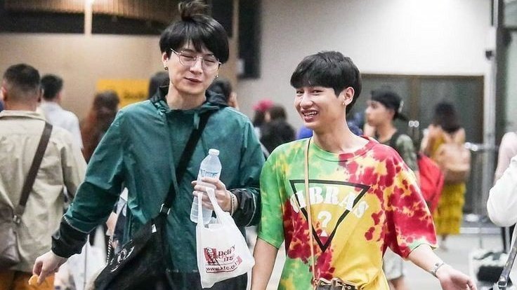 TNFOLDER's tweet photo. a friendly reminder that their birthdays are coming!!💚❤️

gun = oct. 04 (turning 27)
kit = oct. 18 (turning 25) https://t.co/ItGMVpXIRn
