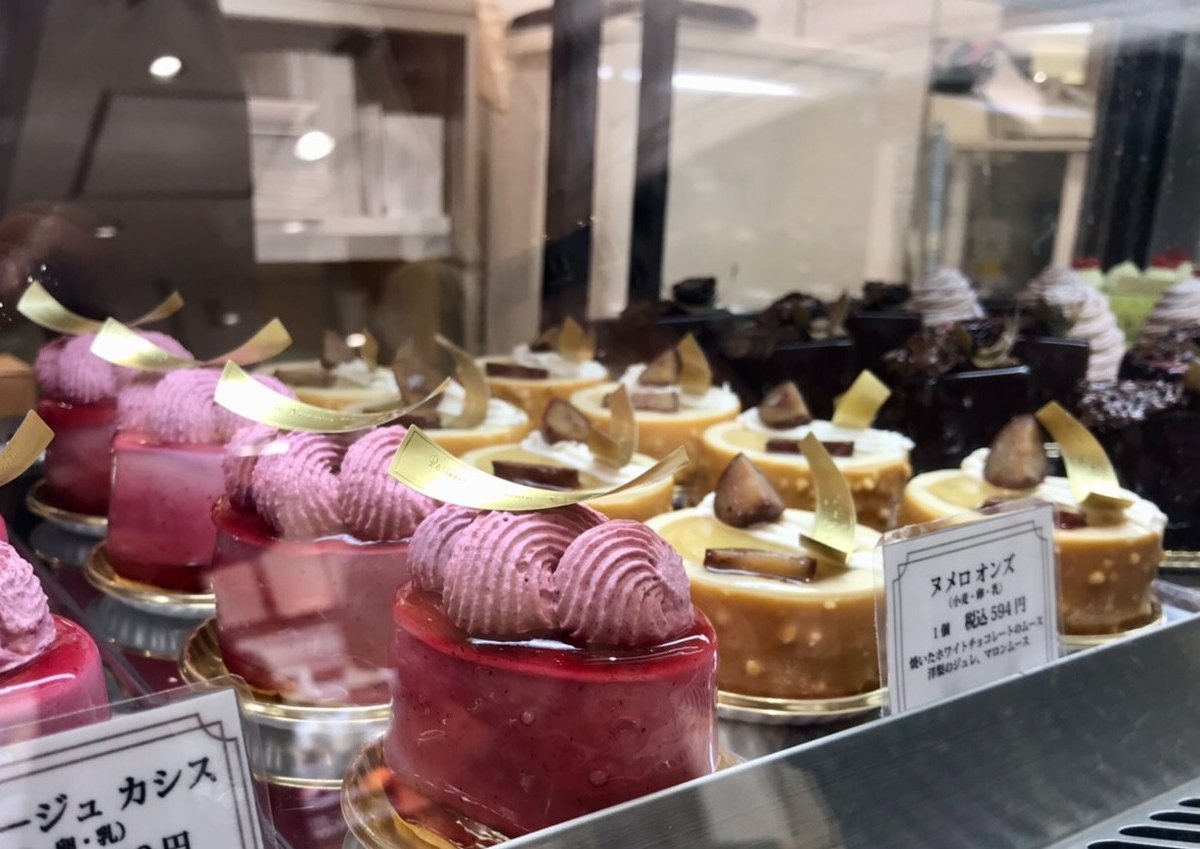 小田急百貨店 新宿店 公式 世田谷 南烏山 パティスリー ユウ ササゲ がシーズンスイーツに登場 人気のバスクチーズ ケーキや3色のクッキーが美しいバターサンドに注目です バスクチーズケーキ 1個 2 160円 バターサンド 5個入 1 728円 ケーキ各種 1
