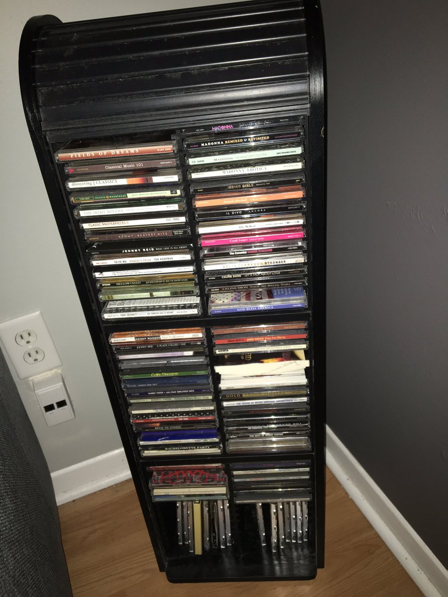 Inspireus55's tweet image. Does anyone actually buy CDs anymore with all the music online ? #cdcase #cds #music #retrocds