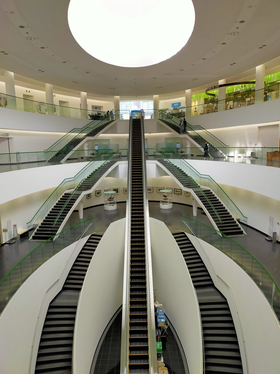 ほびー A Twitteren 建物の造りがめちゃくちゃかっこいいんだよな ジュラシックワールドにでてきそうな建物感ある