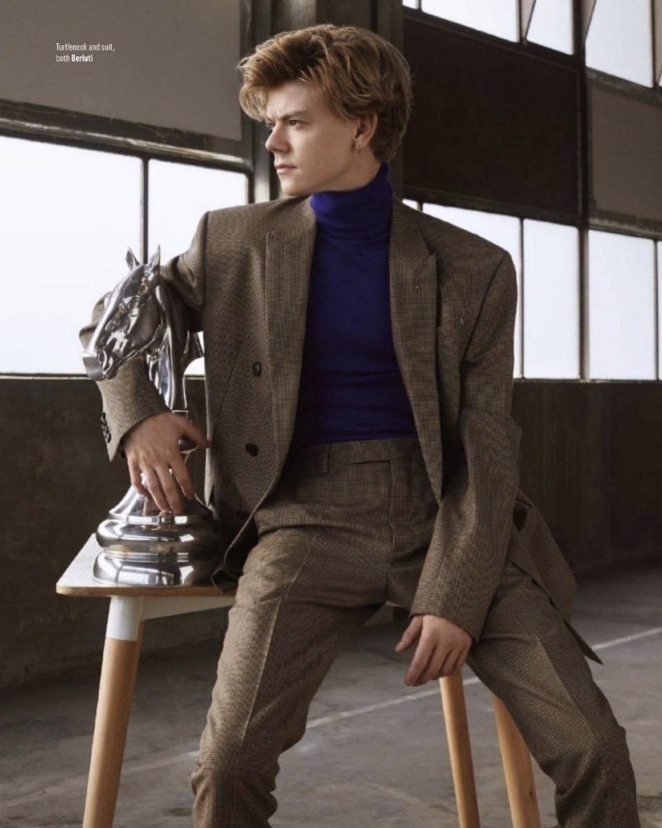 Newti3's tweet photo. thomas brodie sangster did not have to snap this hard but i’m grateful that he did https://t.co/0jI9RdrPxM