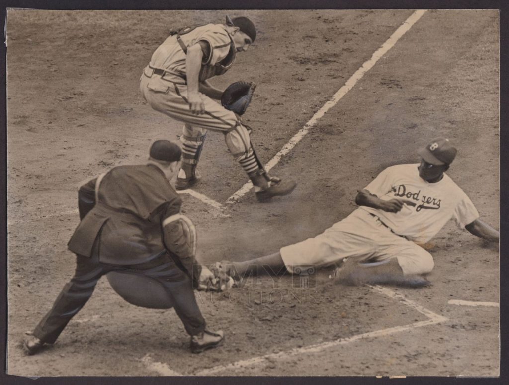 Photo of the Day:  Newly Uncovered Image Shows Rookie Jackie Robinson Stealing Home: sportscollectorsdaily.com/photo-of-the-d…