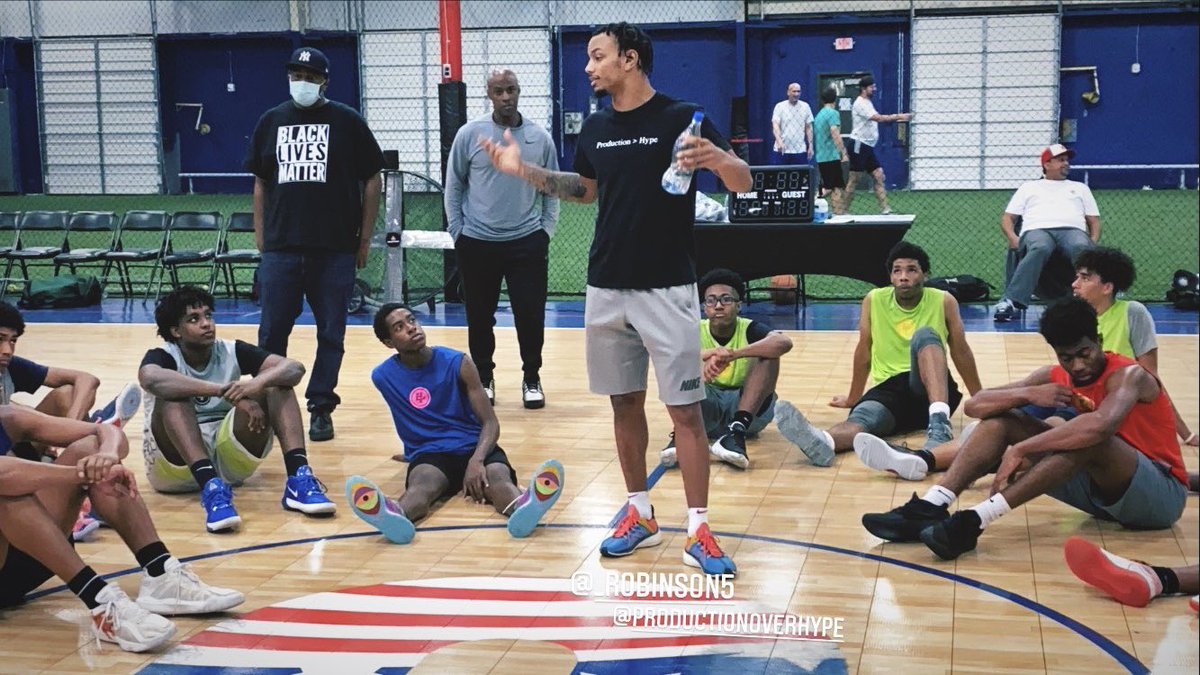HigherLevelAAU's tweet photo. NBA PG @5Alive_ , was in the building and took the time to share words about the importance of Communication on the Floor with our group this evening. 
#HLselectLeague https://t.co/haCT8dxgbA