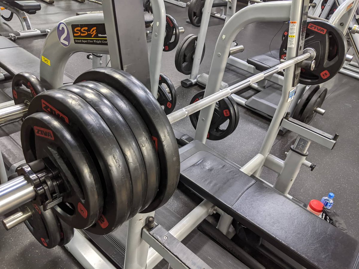 はしりょう 押忍 ベンチプレス自己最高1kg達成 115kgから久しぶりに更新できたー 真剣にコツコツやっているけど 背や脚に比べて胸は時間がかかるなぁ 極真 空手 武蔵小杉 習い事 ウエイトトレーニング ベンチプレス