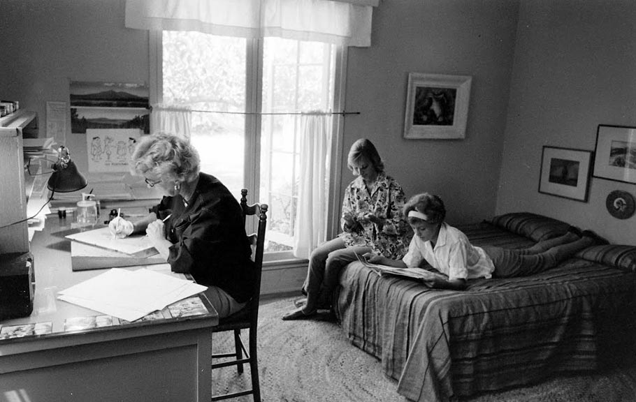 cartoonbrew's tweet image. Hanna-Barbera&apos;s &quot;The Flintstones,&quot; a seminal primetime animated sitcom for adults, first premiered on this day 60 years ago.

It&apos;s an ideal time to revisit this 1960 photoset documenting the production of the series: cartoonbrew.com/classic/15-unp…