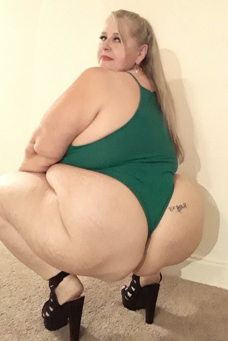 Happy Hump Day Sweethearts 💋💋💋💋

https://t.co/FKVKE8wJUr 

#QueenCurvyCyan #HumpDay #Thickness #WCW #OnlyfansLinks