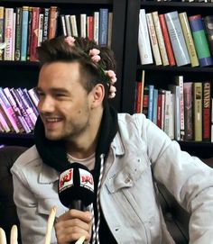 - @LiamPayne the way i just want to thank for not letting anyone put you down, for making us clown, for ALWAYS making my days better with your tweets, posts, smiles, recaps, videos, songs and basically everything you do, thanks for being here, and for saving me aswell