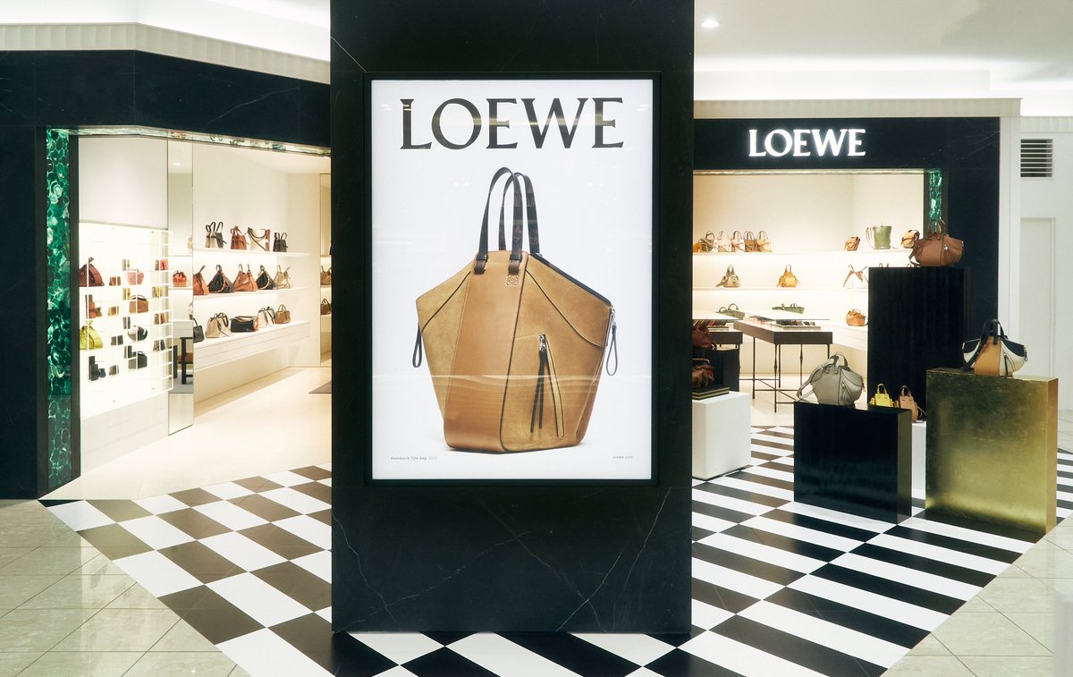 Loewe Japan ロエベ ジャパン ジェイアール名古屋タカシマヤ3階のロエベが スペースを拡張してリニューアルオープン 限定のタータンのラインナップをはじめ ゆったりとした空間で秋冬の最新アイテムをご覧いただけます