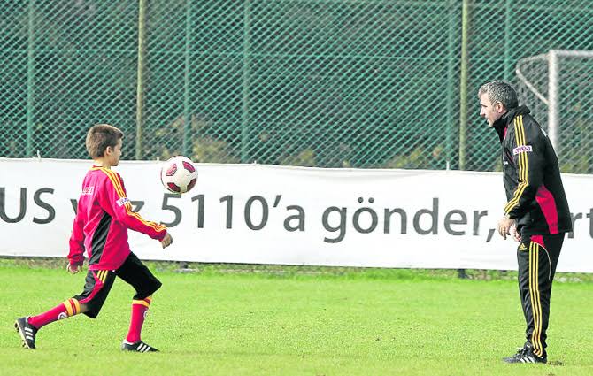 Doğduğun ocak hep seninle olacak elbet bir gün evine geleceksin #IanisHagi https://t.co/RQDWE1C8Wr
