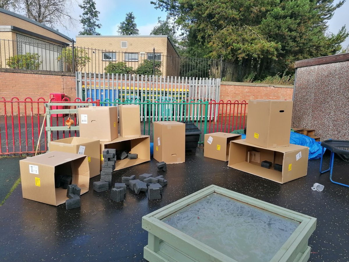 amanda82xx's tweet image. Our new community play things furniture came in these amazing boxes! Hope it stays dry outside for investigating them. #nottrash #invitationtoplay #stpatsnursery
