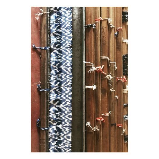 kalamargam's tweet photo. 95% of the worlds handlooms are produced in rural India using traditional techniques that are energy efficient and do not hurt our planet. The entire family is involved in various processes. They either work from home or at weaver cooperatives in their community. https://t.co/PHDxR0kf7j