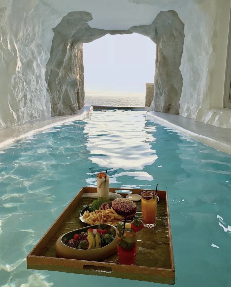 Lunch anyone? #greece #holidaydreams #letsgo #traveltheworld