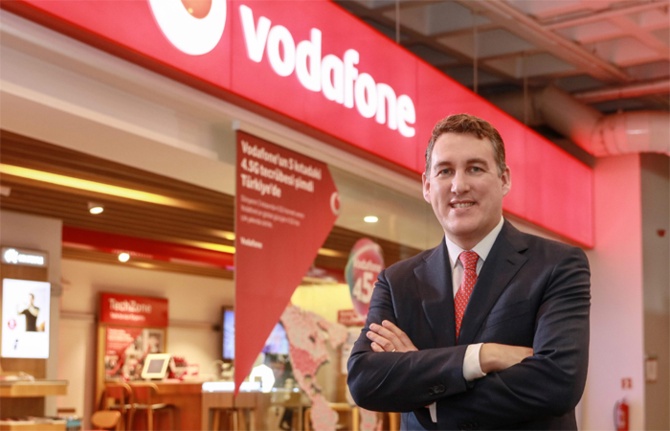 black_dergi's tweet photo. BlackorWhite – İş Cemiyet ve Yaşam Dergisi » » Vodafone ve Facebook’dan yeni işbirliği.. https://t.co/l6Ng6tdJD6 #blackorwhitedergi #Vodafone #ColmanDeegan #VodafoneBusiness #Persembe #Facebook #Instagram #Reklam #takipcikazan #DeryaMatraş #İstanbul #Ankara #Kars #Bursa #Sakarya https://t.co/Um6mAXKTkQ