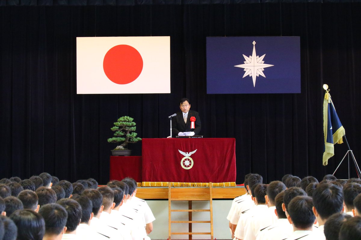 国土交通省 Twitter પર 9月26日 土 赤羽大臣は京都府舞鶴市で行われた海上保安学校卒業式に出席しました コロナ対策を講じた本式典において 厳しい学生生活を耐え抜いた卒業生に対し 赤羽大臣が熱い激励を送りました 卒業式の様子はこちら T Co
