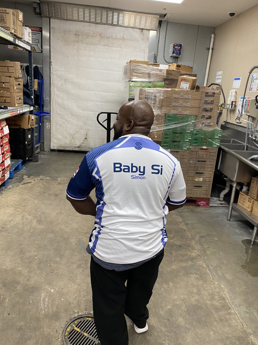 Anonimuztv's tweet photo. Este Ser Humano Se llama Simon Me alegro tanto la Madrugada entrando Con Esa Camisa  de Mi Equipo @SelexOfficial  Como nunca, Su Palabra Luis Keep Working Hard on Your Team you are gonna Make it 1 Day I remember the first Day u tell me the u Open your team it is Almost 1 year https://t.co/P2D9MKG4oy
