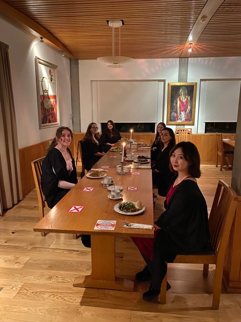 LucyCavColl's tweet photo. At Lucy Cavendish College we know how to #staysafe and #staysocial too! The undergraduates enjoyed a wonderful matriculation supper in Warburton Hall thanks to our fantastic kitchen staff and dedicated tutorial team #staysafecambridgeuni #matriculation2020 https://t.co/XXvoROTRLd
