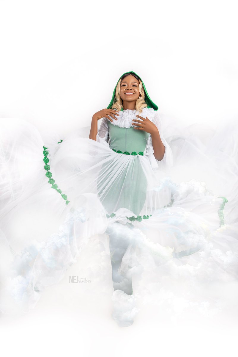 devNEJ's tweet photo. Amidst our uncertainties; we still need to have a hopeful future.
STILL CELEBRATING NIGERIA......
DRESS @jazzeffectdesign
Photography #NEJstudios
Mskeup @be.youtified
Hairstylist @traccysbeauty
Stylist @hartxstyling
#NigeriaIndependence
#NigeriaAt60
#IndependenceDay https://t.co/TjDNATU3jw