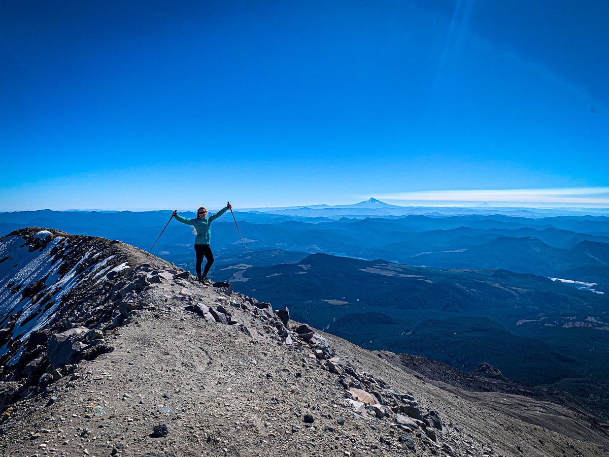Kati_Explores's tweet photo. Joined the Mt St Helens summit club on 9.29.20 #PNW #mountainclimbing https://t.co/HopnQ0SxLV
