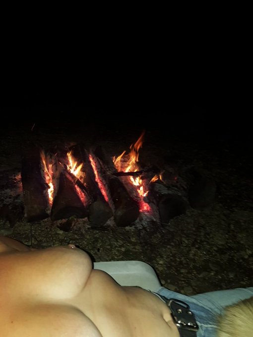 one off the last campfires of the season. https://t.co/4OpT0ChZiO<a href="/tag/camgirl"class="tags"><span>#camgirl</span></a>