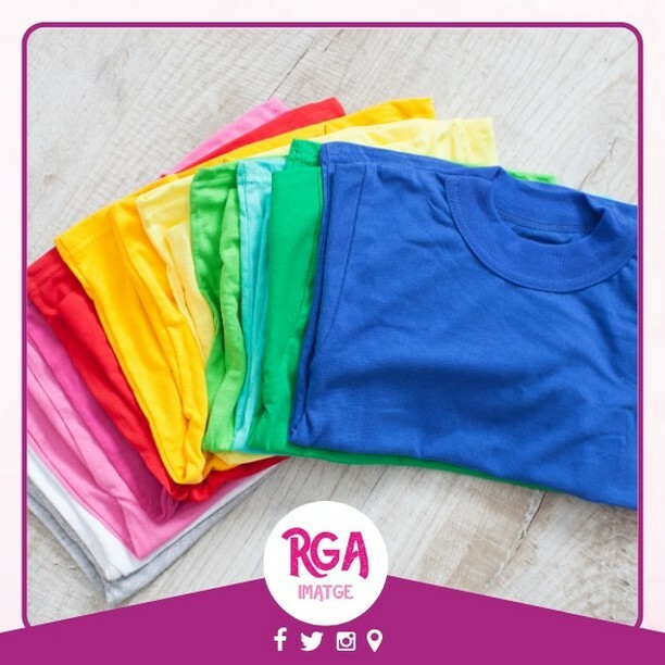 🔎 [Personalización Textil] Nos dedicamos a la personalización de tu marca para que puedas lucirla en:
 ☑ Camisetas
☑ Ropa Laboral
☑ Reclamos publicitarios
☑ Rotulación
☑ Tarjetas de visita
☑ Flyers
La ropa laboral que ofremos en Castelldefels va… rgaimatge.com/tienda/?utm_so…