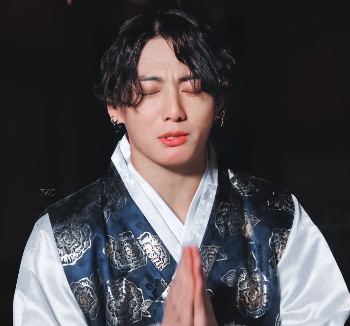 @jungkookie.jfb!? tweet media